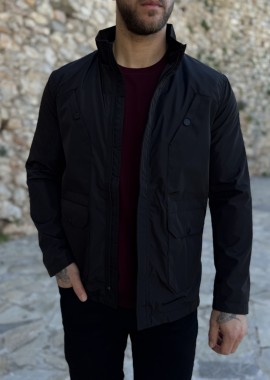 Ανδρικό μαύρο ελαφρύ μπουφάν με γιακά και ίσιο τελειώμα HM264085M