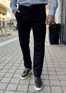 Ανδρικό μαύρο παντελόνι υφασμάτινο Chinos Regular 2517