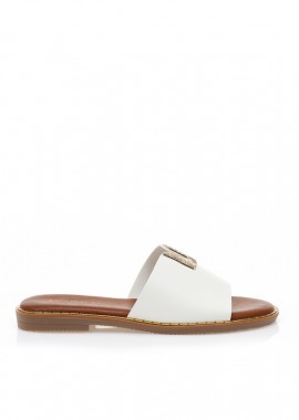 Σανδάλια TSOUKALAS λευκά δερματίνη με χρυσή αγκράφα ΛΕΥΚΟ