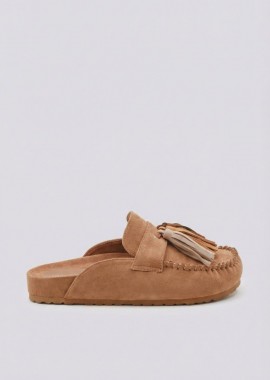 Ideal shoes - Ideal shoes Clogs με λουρί και κρόσσια - 9775 - Tan Suede