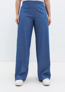 - Παντελόνα με στρας μπροστά σε denim light blue χρώμα